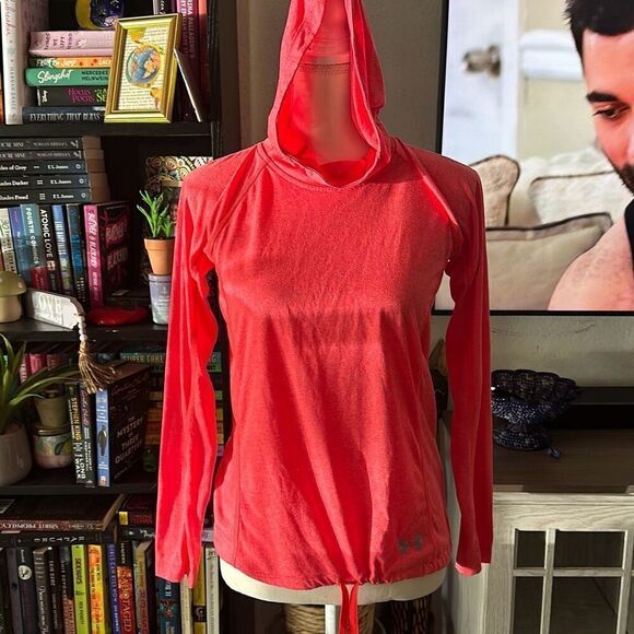 Under Armour Tops - Underarmour Size XS Bright Pink athletic hoodie